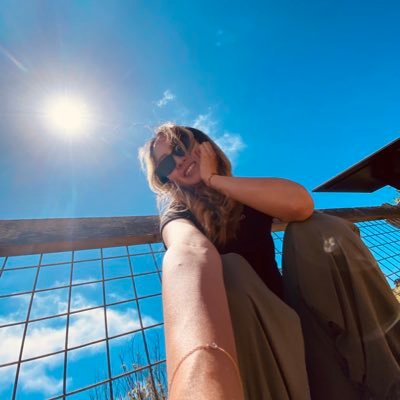 jjess_3's profile picture. probably listening to LANY 🥀