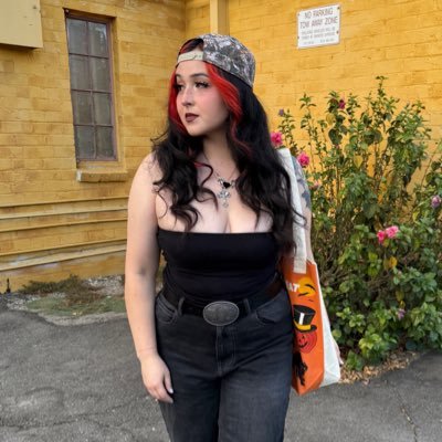 POTS/ME/HORROR🕷️🥄🏳️🌈 TikTok 1.1M /YT: chronicallyscary