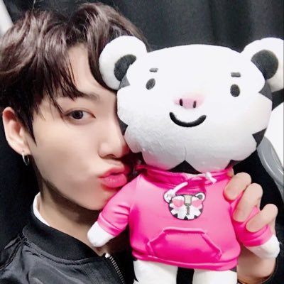Con bts no putita de mierda pq t entierro el pene de tu papá en hoyo negro que tienes