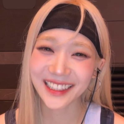 listening to kpop to forget about my adult problems.
multi-stan. ENG / 中文 OK. 한국어 배우는 중