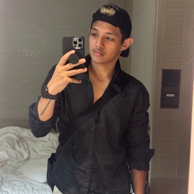 28/♌/ INFP/5'5/ Alt acc for the thoughts unsaid and mostly mirror selfie dumps. TG: https://t.co/iLoRfW0uMH