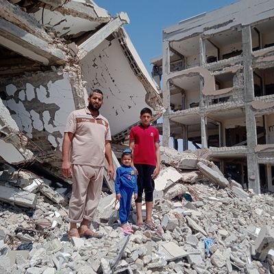 I am Hamed from Gaza. I live in a difficult situation of famine and continuous bombing. I want you to donate to me, even if it is a little. Thank you.