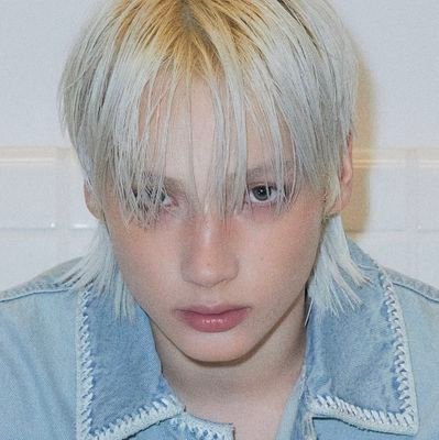 status: |🥟| ໒꒱ ‧₊˚ i love kai and everybody who loves kai, which means i love all of txt even more!!!
