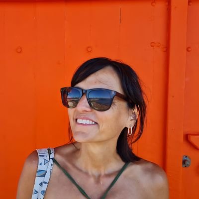 Per feina, per plaer, per aprendre, per viatjar, per compartir i per xafardejar.