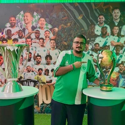 لا تبصم لأحد بأصابعك بالعشرة أصابع أترك إصبعاً واحداً على الأقل فقد تحتاج أن تعضه ندماً يوماً ما على ثقة منحتها لمن لا يستحقها.