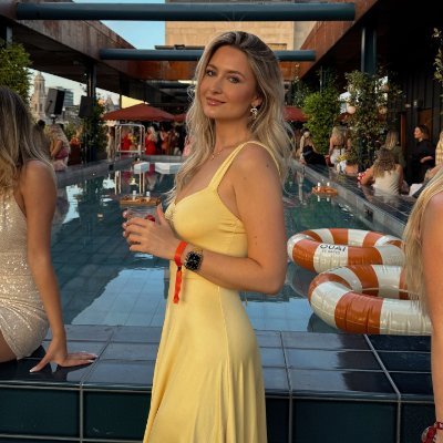 Sophie_W274's profile picture. Xramosar i lumja thaj ulav e paramiče. 🛫📸 | Mangav te phiravav, mangav te xav | Mangav sako tikno detaljo ko źivdipe