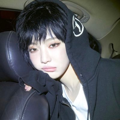 iloveuhate2's profile picture. software brain and sensitive heart
