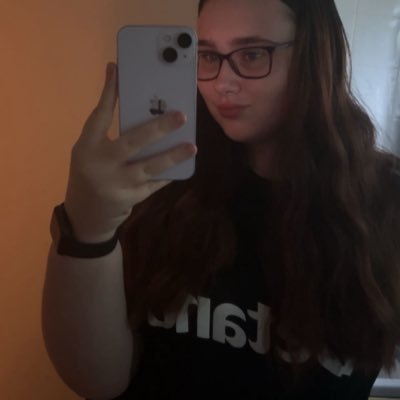 elliew_8x's profile picture. just talk about football all the time 🅰️♈️