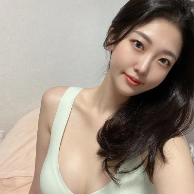 chloe08charlot's profile picture. Retail Leader @ Richemont | Driving elegance & excellence in luxury fashion Richemont Branch Manager | Expert in retail leadership & luxury experiences
