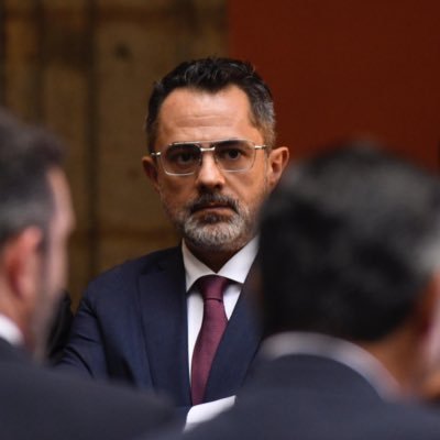 Titular de @Profeco en el gobierno de la Presidenta @Claudiashein. Papá de Max. Depeche Mode fan.