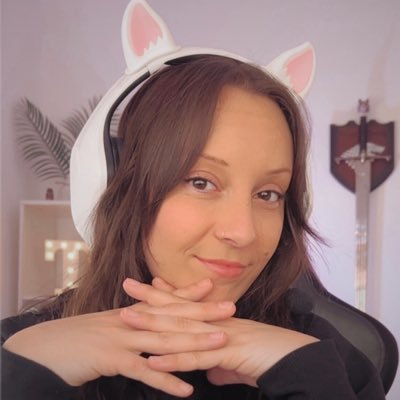 Teleoperadora quemada, vencí al cáncer, felizmente casada, y ahora también soy streamer ¡Sígueme! 🫶🏼| 📩 Contacto: aramatgames@gmail.com 📩 |