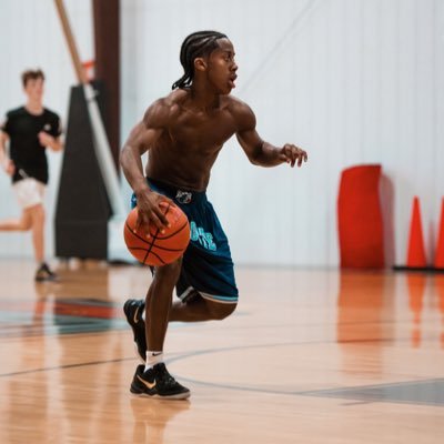 |Student Athlete|Combo-Guard|5’9|2026|GPA 4.0 IG @sa2uelll Cell (502)-492-7029 contact email:Sa2uelvalentine@gmail.com