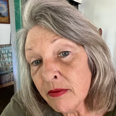 #BerlinBrigade US Army Vet. French Commando-1st woman awarded at CEC 10 West Berlin. Polyglot. Writer. Mom. If I can learn from you, I’ll probably like you.