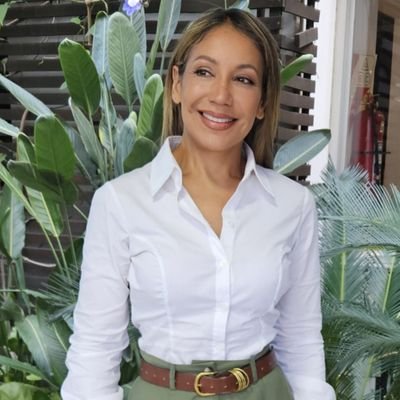 Periodista de diario, radio y tv. Abogada. Doctorado en Gerencia de Hogar💪!