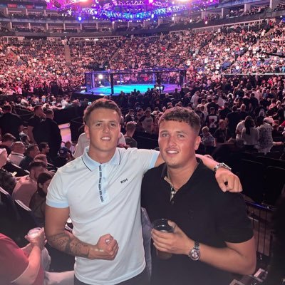logbezr_12's profile picture. Football 💙🤞 Sheff 📍  Stone Roses 🍋🎸