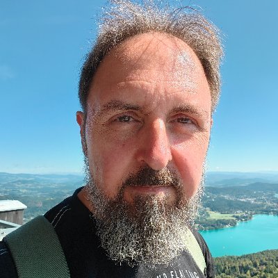 Nerd, Software Development, PHP, Go, Datenbanken, NoSQL, DevOps, Big Data, Social Media, Networks, Open Source und andere Buzzwords. KI powered. Manchmal. 😁