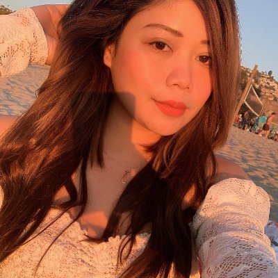 ✈️ I love traveling getting lost is part of the adventure, and calories don’t count abroad! 🍜🍷 Likes & retweets aren’t endorsements, just proof of my clumsy