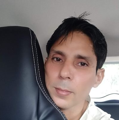 कम बोलना और गहराई से जीना मेरी आदत है।
दिल साफ़ रखो, चेहरा खुद ही चमक उठेगा।