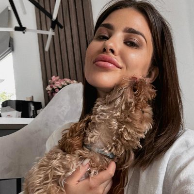 Single 👩🦰
Tennis fanatic🎾
Dog mom🐶
love traveling🌏
love yourself👸🏻
Love life🏡
fashion fanatic👗👠💄