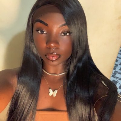 💋🪬 May evil not touch me, may envy reflect on the gold of the necklace.