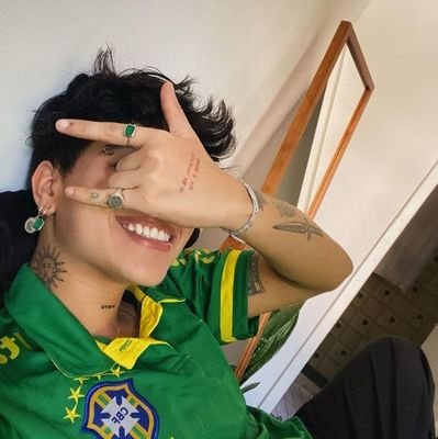 bookstan, amante de filminhos do Studio ghibli, CLT perturbada 🤠