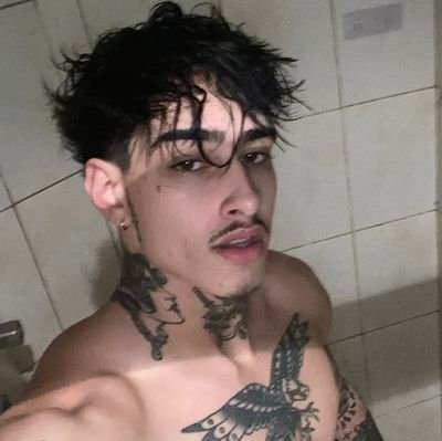 comentarista de reality,entregando surtos nas horas vagas