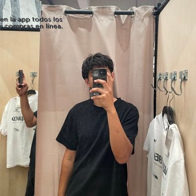 larios23y's profile picture. 