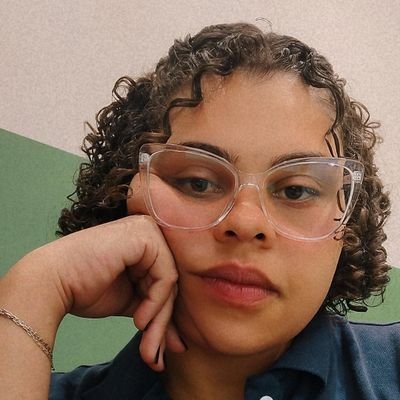 alguma coisa deu muito errado em algum momento dessa vida e agora eu tô aqui