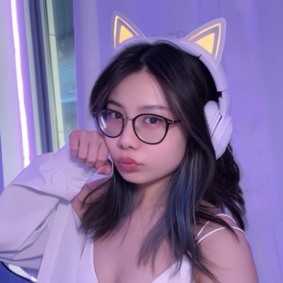 🍓 Gamer | Designer | Cosplayer | Streamer | Build w/me More of me here ↓ I post on insta first & stream on Twitch!