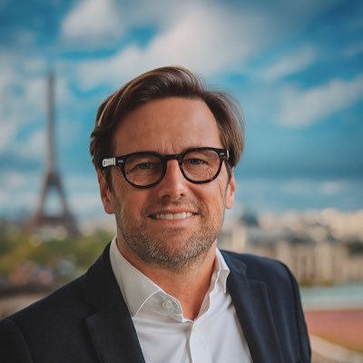 I help companies grow through digital marketing