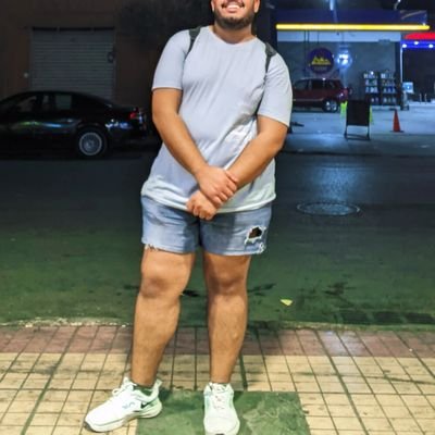 هذا الاكونت هزلي ، مثلي ، مقلي ، مشوي.
صاحبه يريد ان يأكل وينام ، وان يعيش بسلام .. فلو عكرت له مزاجه استعد للإنتقام.