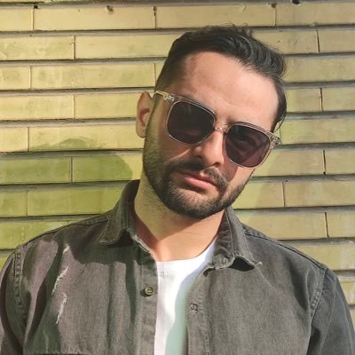 گر خدا یار است بر سلطان مپیچ گر خدا برگشت صد سلطان به هیچ!