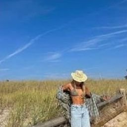 alkluioja25576's profile picture. 