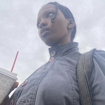 visullian's profile picture. quite place . . .

(tentativa de study)