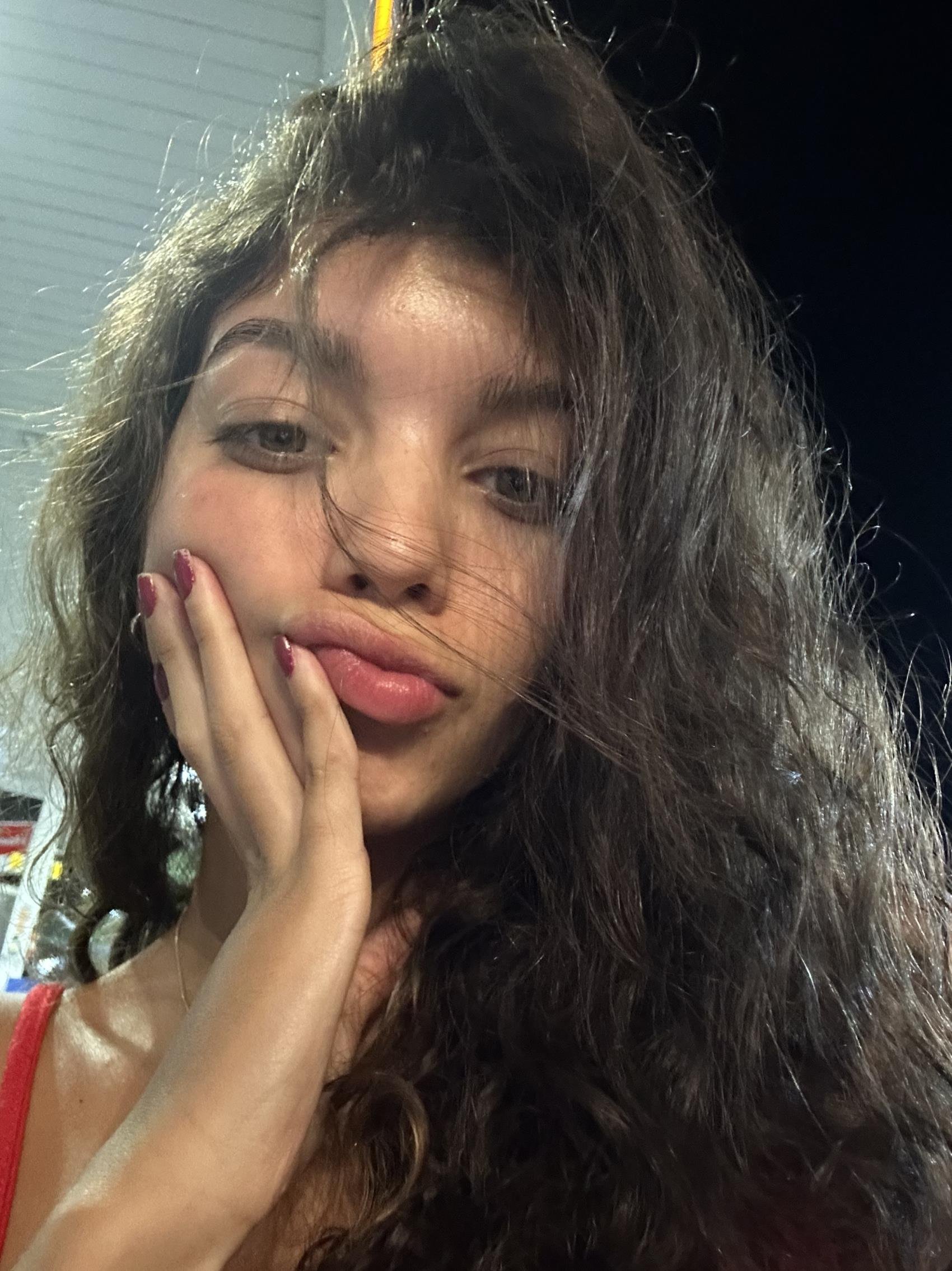 yourfavgabisx's profile picture. dreams stitched in lace 🛏️🎀