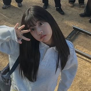 Ioveseekers's profile picture. man idk don’t ask me