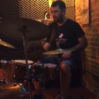 Primero la familia! Mi debilidad la música, blusero de alma. Velez Sarsfield mi pasión! Volveremos 😎👍