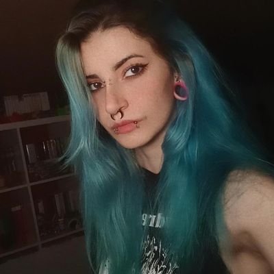 @dennazepam 🔙 She/Her
💜🤍🩶🖤 INFP-T 1w9😺📚🚑
«Qué extraño ver la luz que alumbra a los mortales apagarse día a día.»
#ASD #EhlersDanlos 🦓