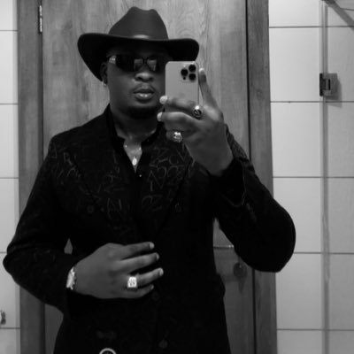 📧ajibolagreybookings@gmail.com. Real Madrid. Afrobeats. PR. Building @thejitocompany. I write amazing marketing strategy and I love my girlfriend ♥️