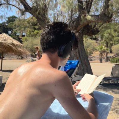 bulutaglamis's profile picture. nonconformist . ✨🥂boun | mgmt https://t.co/lV3nTDSSDH