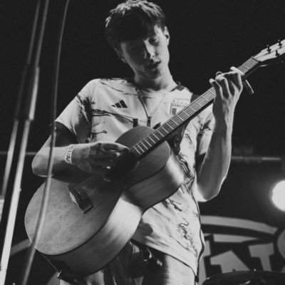 19 year old Singer Songwriter from Glasgow 🏴