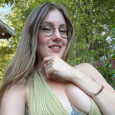 bellagitten's profile picture. 