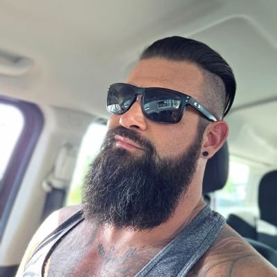 Big bearded daddy, content creator, Canadian🍁 YYC, for booking text (587) 770-2340