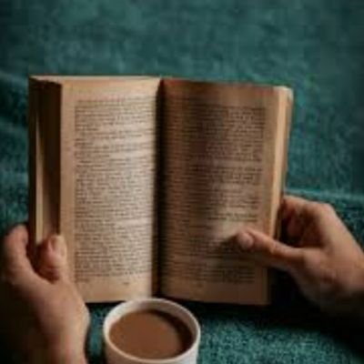 «أكتب كي لا يأكلني الصمت؛ أكتب لأفضح العتمة، وأصنع من الكلمات رقعة شطرنج خاصة بي.»