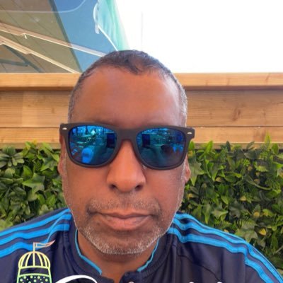 كاتب صحفي بجريدة الانباء عضو جمعية الصحفيين لا أتحاور مع أشباه الرجال مقالاتي وتحقيقاتي الصحفيه تجدها بالمفضله الشيخ طلال الفهد خط أحمر القادسيه سعاده 💛💛
