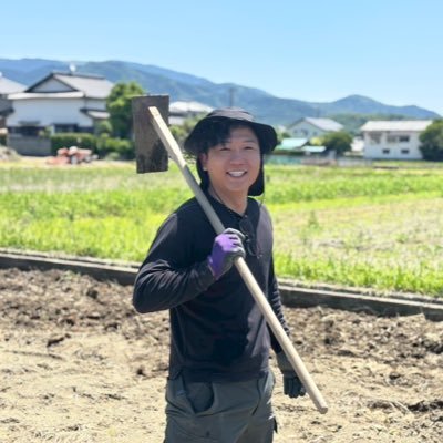 看護師なのに、二足どころか五足のわらじ 株)eight-hospitality 代表取締役 誰もが慣れ親しんだ地域で、最後まで暮らせる社会へ 老人ホーム運営・紹介 ・訪問看護 / まごころサポート /自費リハビリ /農福連携/有機農家(奈良生駒市)/いちご農家(東京町田市) フォローしたら人生感が変わるかも🦆
