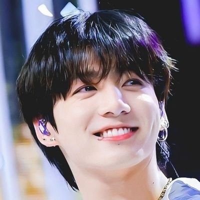 jungkooklivepag's profile picture. Professional 
singer