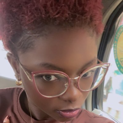 Writer| Business and Financial Reporter|Show Host @ https://t.co/ZzQPqpFN4m |Aspiring MC| Jesus girl. Lover girl. Rich girl!