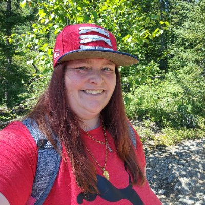 j'adore le CH Go Habs Go ,j'aime la musique,regarder des film,passer du temps en famille avec mon chum et entres amis en gros j'aime profiter de la vie !!