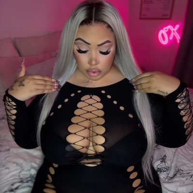 Your favorite online gf. Always spoiled 🤍👑 Calgary based. FMTY. FaceTime, online play. Del at 5k 😔